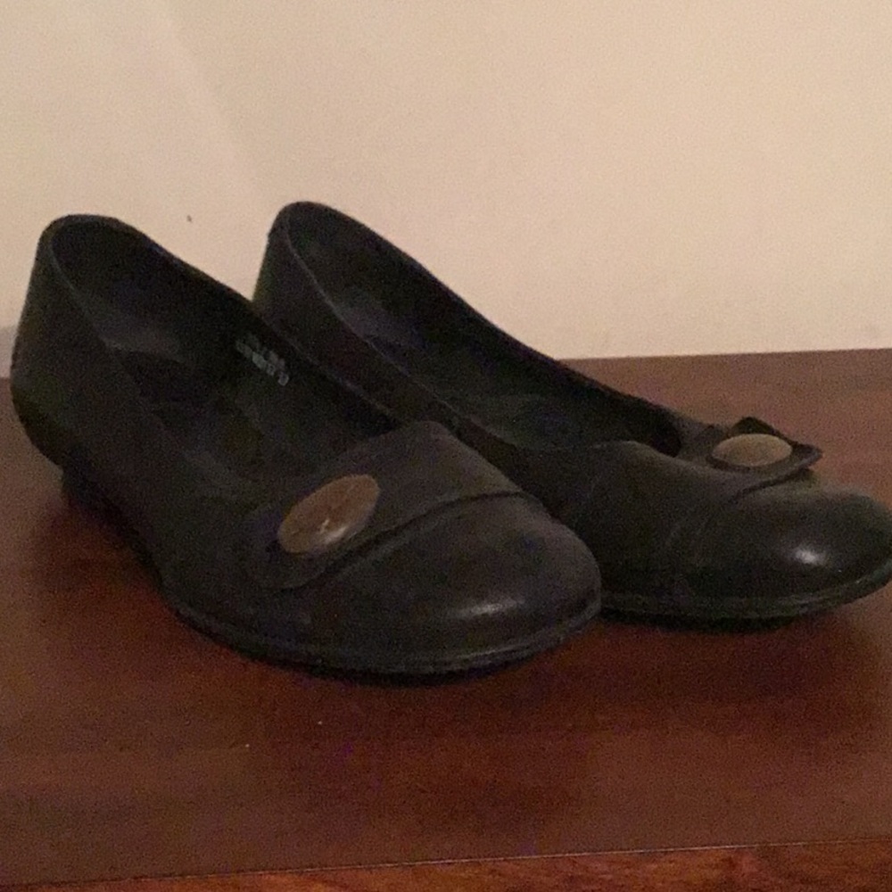 Born black shoe with wood detail